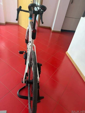 Merida Reacto Team Bahrain (na bazi 5000), letnik 2025, L